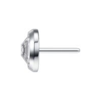 Silberner Push Fit Piercing Aufsatz, 4 mm Silberner, 4 mm großer Push Fit Piercing Aufsatz mit kristallklarem Stein auf weißem Hintergrund