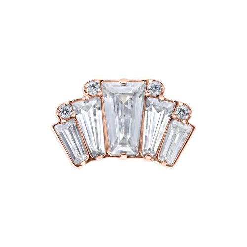 Roségoldener Aufsatz mit klaren Kristallen auf weißem Hintergrund