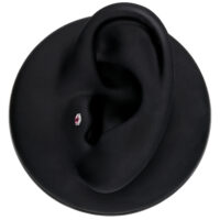 Silberfarbener Aufsatz mit ovalem Amethyst auf schwarzem Hintergrund, Ohrmodell