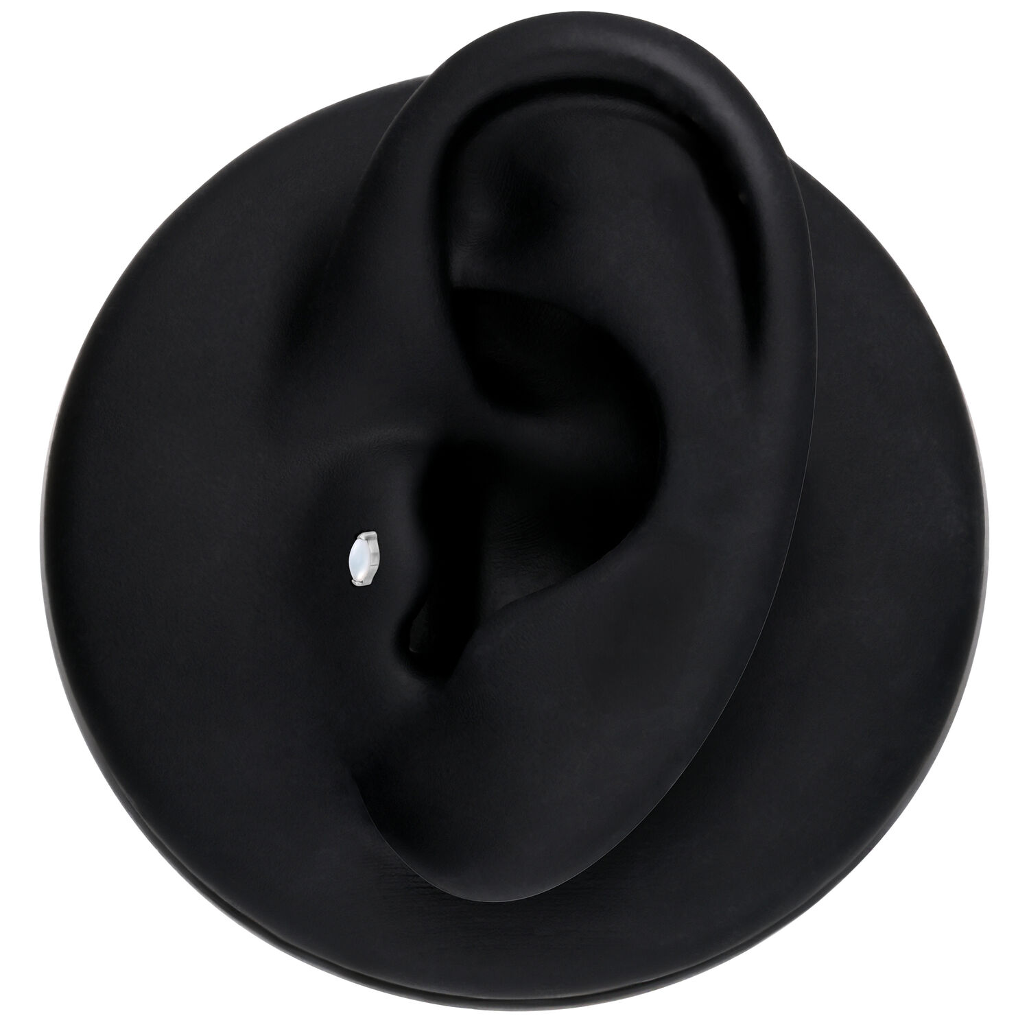 Silberner Push Fit Aufsatz mit ovalem Mondstein auf schwarzem Hintergrund