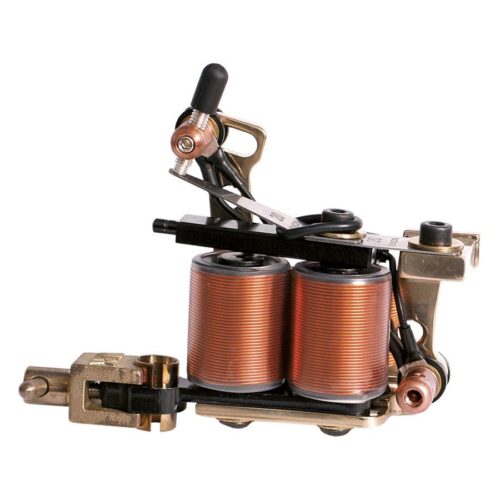 Bronzefarbene Tattoomaschine mit zwei Kupferspulen auf weißem Hintergrund