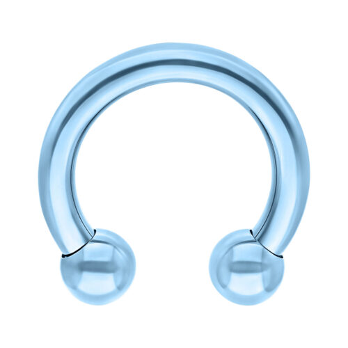 Hellblauer Circular Barbell aus Titan auf weißem Hintergrund