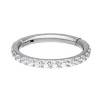 Silberfarbener Piercing Ring mit Kristallen, 6,0 mm Innendurchmesser, auf weißem Hintergrund