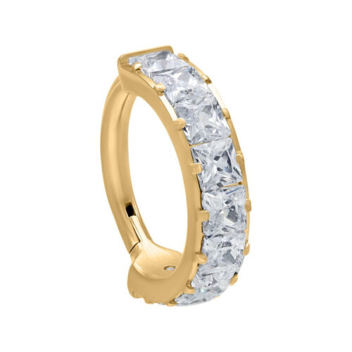 Goldener Hinged Ring mit klaren Kristallen auf weißem Hintergrund