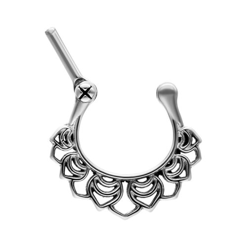 Silberner Septum Clicker mit floralen Details auf weißem Hintergrund