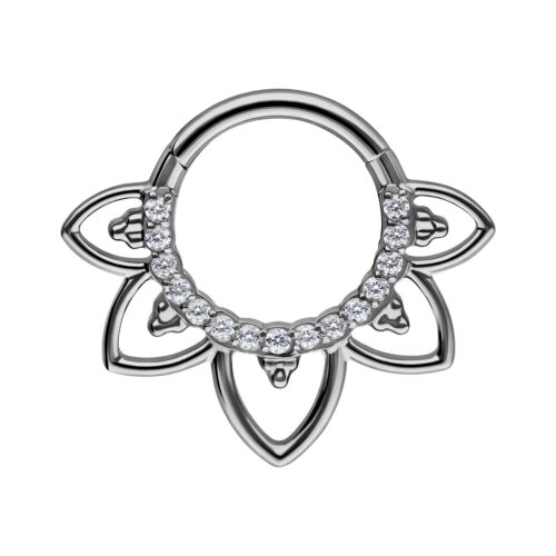 Septum Clicker aus schwarzem Titan mit klaren Kristallen auf weißem Hintergrund