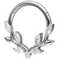 Silberner Septum Clicker aus Titan mit funkelnden Kristallblättern auf weißem Hintergrund