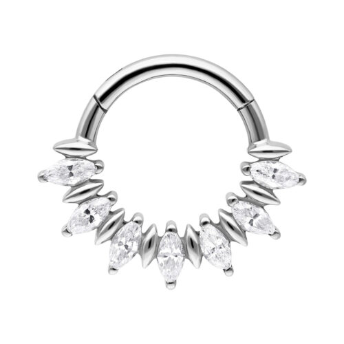 Silberner Septum Clicker mit Marquise-Steinchen auf weißem Hintergrund