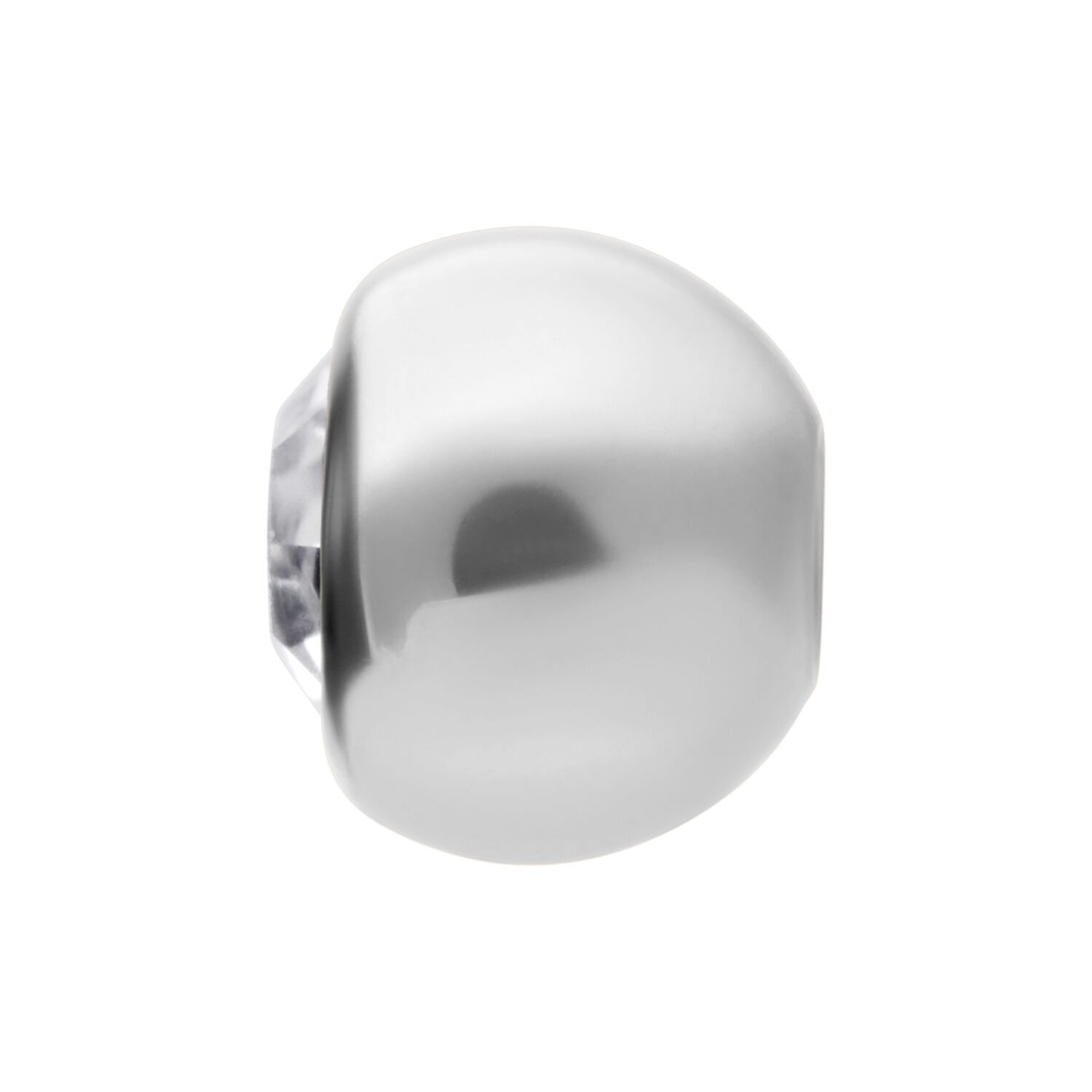 Silberne facettierte Kugel mit klarem Kristall, Studiohintergrund